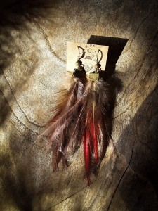 Kolczyki boho wiszące z ptasich piór rękodzieło 10cm