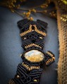 Limitowana mucha męska z kamieniami naturalnymi, jaspis oceaniczny i hematyt w ręcznie wykonanej muszce mikromakrama, czarny sznurek Linhasita, artystyczna mucha handmade Imvelo, jeden z pięciu egzemplarzy.