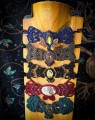 Unikatowa kolekcja much męskich z kamieniami naturalnymi wykonanych ręcznie metodą mikromakramy, sznurek Linhasita, artystyczne muchy handmade dla mężczyzny, limitowana kolekcja Imvelo, pierwszy taki produkt w Polsce. unikatowa biżuteria męska