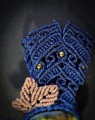 Mucha męska handmade z labradorytem i naturalnymi kamieniami, mikromakrama na sznurku Linhasita, granatowa mucha z detalami w kolorze antycznego brązu, unikatowa biżuteria dla mężczyzny, limitowana kolekcja Imvelo, pierwsza taka w Polsce.