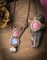 Komplet biżuterii z kamieni naturalnych thulit belomoryt koralowiec wykonany techniką mikromakramy, ręcznie pleciony naszyjnik i bransoletka handmade w stylu boho inspirowanym naturą.