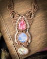 th7.jpgBiżuteria handmade z kamieni naturalnych thulit belomoryt koralowiec w technice mikromakramy, komplet naszyjnik i bransoletka boho.