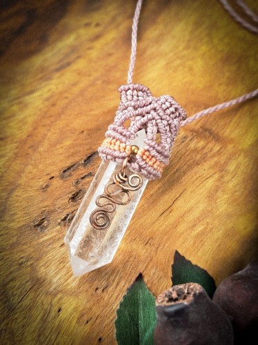 Naszyjnik makramowy z kryształem górskim unisex, talizman z kamieni naturalnych na oczyszczenie i jasność, biżuteria handmade z miedzią
