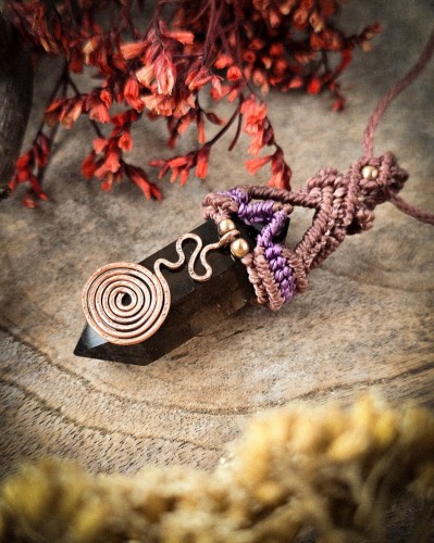 Naszyjnik makramowy z kwarcem dymnym unisex, talizman z kamieni naturalnych na uziemienie i spokój, biżuteria handmade z miedzią i hematytem