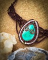 Naszyjnik makrama z malachitem i miedzianą spiralą, talizman z kamieni naturalnych na odwagę i rozwój, biżuteria artystyczna w stylu boho, rękodzieło z naturalnych minerałów