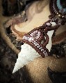 Naszyjnik makrama z amonitem, opalem i perłą hodowlaną, unikatowa biżuteria z minerałami, styl boho i duchowy