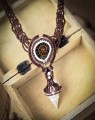 Artystyczna biżuteria makrama handmade Polska, naszyjnik z amonitem i muszlą, styl boho i etniczny