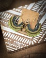 Lekkie kolczyki handmade makrama, kolorowa biżuteria z Linhasita, styl boho naturalny i kobiecy