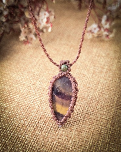 Ręcznie robiony naszyjnik makramowy z fluorytem i agatem mszystym talizman z kamieni naturalnych w stylu boho biżuteria handmade Polska