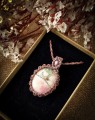 Naszyjnik z opalem różowym ręcznie robiony makrama talizman z kamieni naturalnych biżuteria handmade dla kobiety emocje spokój
