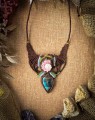 Naszyjnik makrama z labradorytem i muszlą delfinulą biżuteria boho handmade z kamieni naturalnych styl kobiecy