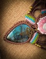 detal Naszyjnik z kamieni naturalnych styl boho makrama handmade Polska biżuteria artystyczna