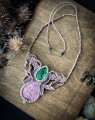 Ręcznie wykonany naszyjnik z malachitem i muszlą naturalną. Unikatowa biżuteria handmade w stylu boho z możliwością noszenia jako kolia.