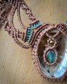 Biżuteria handmade z naturalną muszlą i labradorytem. Rozbudowany talizman z kamieni naturalnych wykonany ręcznie przez wiele godzin pracy.