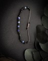 Ręcznie robiona bransoletka męska z sodalitem i lawą wulkaniczną. Minimalistyczna męska biżuteria handmade dla miłośników natury i prostych form.