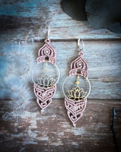 Kolczyki makrama z kwiatem lotosu- długie kolczyki boho handmade