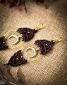 Unikatowe kolczyki handmade z symbolem lunuli. Długa biżuteria makrama wykonana ręcznie, inspirowana dawnymi słowiańskimi symbolami kobiecości, intuicji i wewnętrznej siły.