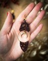 Kolczyki makrama do tuneli z lunulą. Oryginalna biżuteria boho handmade dla miłośniczek naturalnych dodatków, duchowości, jogi i świadomego stylu życia.
