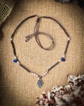 Choker z lapis lazuli, perłami i srebrną zawieszką Hamsa- naszyjnik mikromakrama handmade