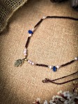Choker z lapis lazuli, perłami i złotą zawieszką Hamsa- naszyjnik boho handmade 