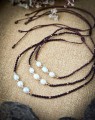 Ręcznie robiony choker z pereł hodowlanych. Delikatny naszyjnik mikromakrama z hematytem w kolorze różowego złota, idealny do codziennych i eleganckich stylizacji.