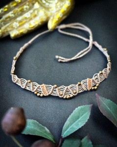 Ręcznie pleciony choker z hematytem w kolorze różowego złota