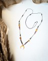 naszyjnik z lunulą i bursztynem, ręcznie wykonana biżuteria z kamieni naturalnych, czarny naszyjnik handmade, unikatowa biżuteria damska