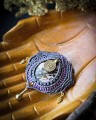 biżuteria do włosów handmade, spinka z naturalnym rodonitem, ręcznie pleciona mikromakrama, ozdoba do włosów dla kobiety lubiącej styl boho