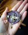 spinka do włosów handmade z kamieniem, mikromakrama biżuteria, naturalny rodonit, ręcznie wykonana ozdoba do włosów w stylu boho
