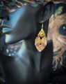 kolczyki z mikromakramy ręcznie plecione, biżuteria handmade z motywem słońca, oryginalne dodatki damskie w stylu boho i slow fashion