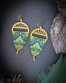 kolorowe kolczyki handmade dla kobiet, ręcznie pleciona mikromakrama, zielone i turkusowe dodatki, artystyczna biżuteria boho