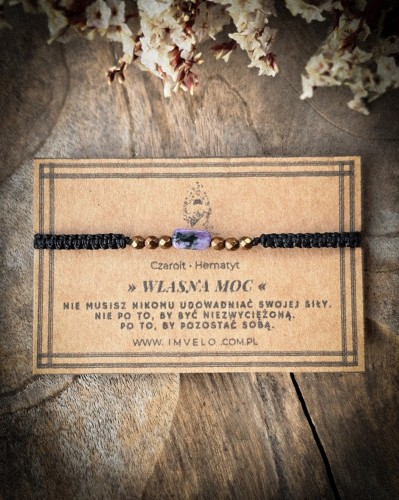 bransoletka z kamieniem naturalnym czaroitem, regulowana bransoletka na czarnym sznurku, alternatywna biżuteria handmade