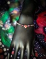minimalistyczna bransoletka handmade z rodonitem, granatem i srebrnym hematytem, biżuteria alternatywna marki Imvelo