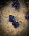 Alternatywna biżuteria damska handmade, kolczyki liście wykonane techniką mikromakramy.